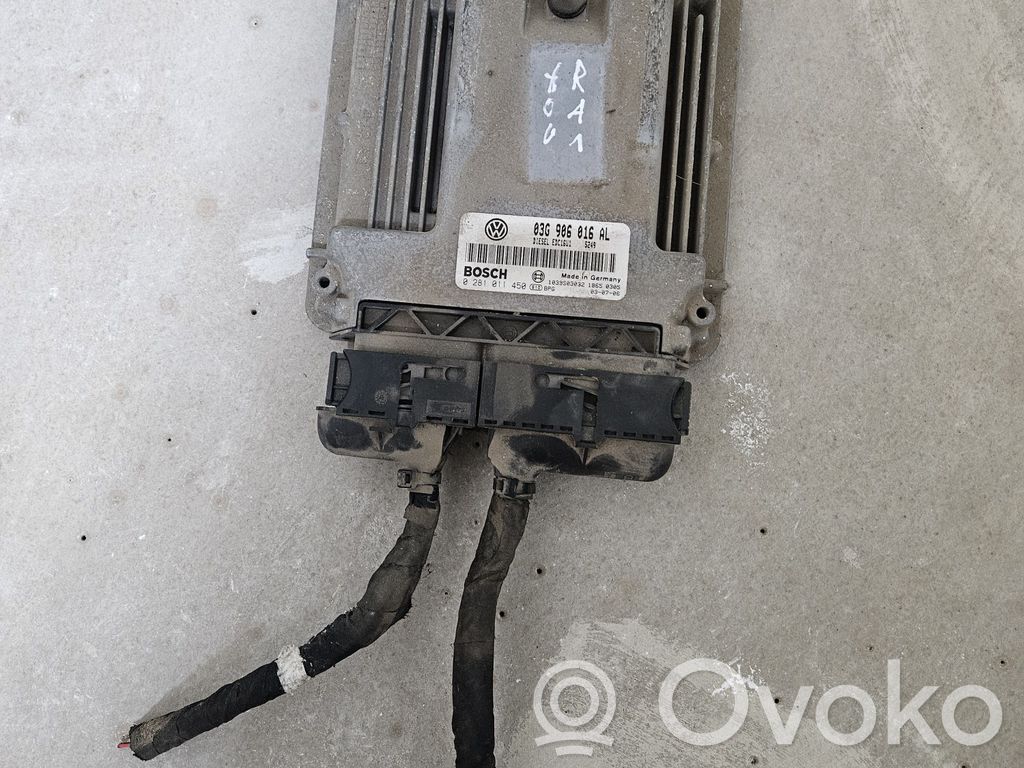 Volkswagen Touran I Engine control unit/module 