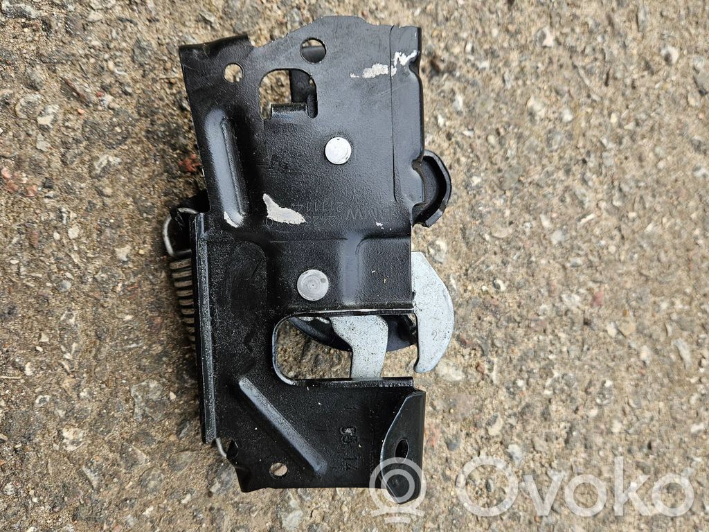 BMW 4 F32 F33 Konepellin lukituksen vastakappale 