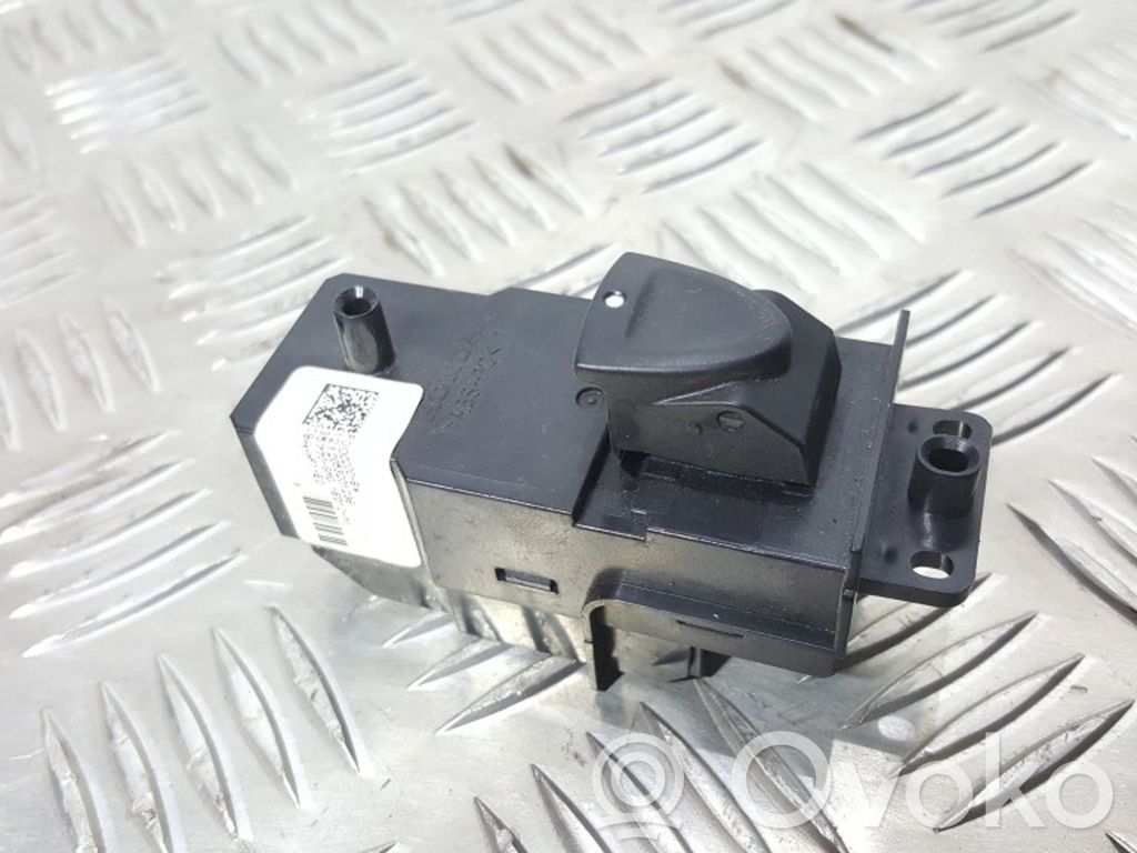 Electric window control switch   83790,236332