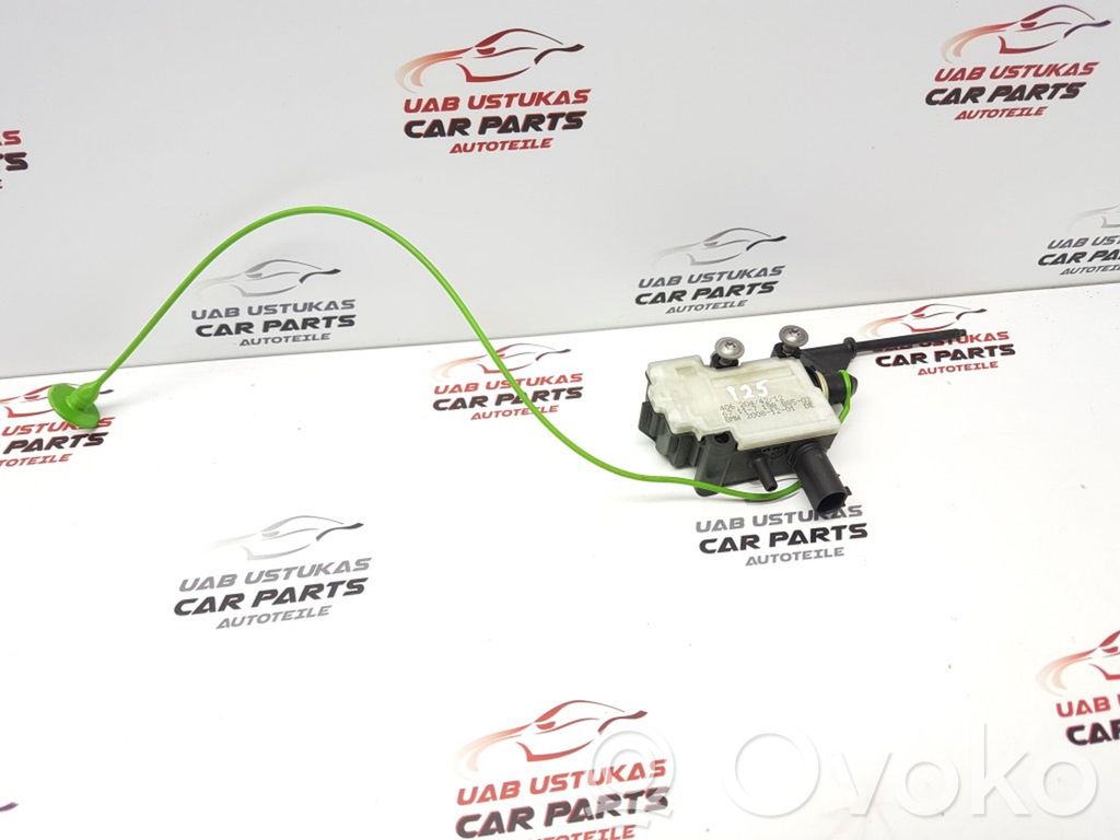 Fuel tank cap lock   7198885
