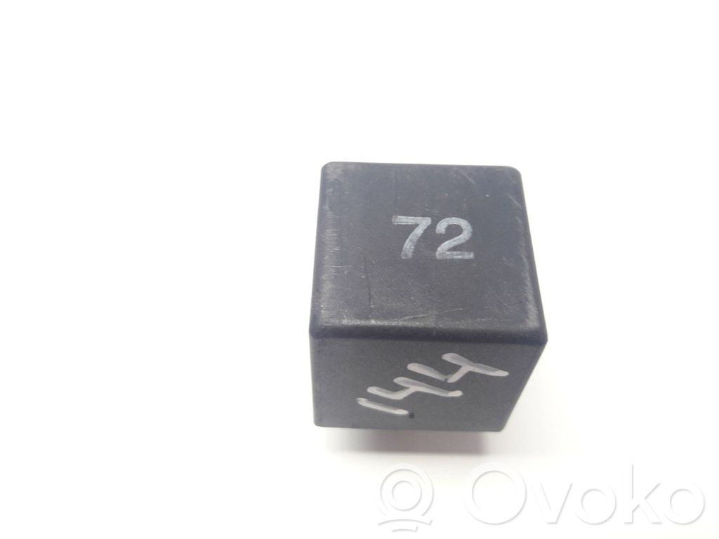 Volkswagen PASSAT B3 Other relay 