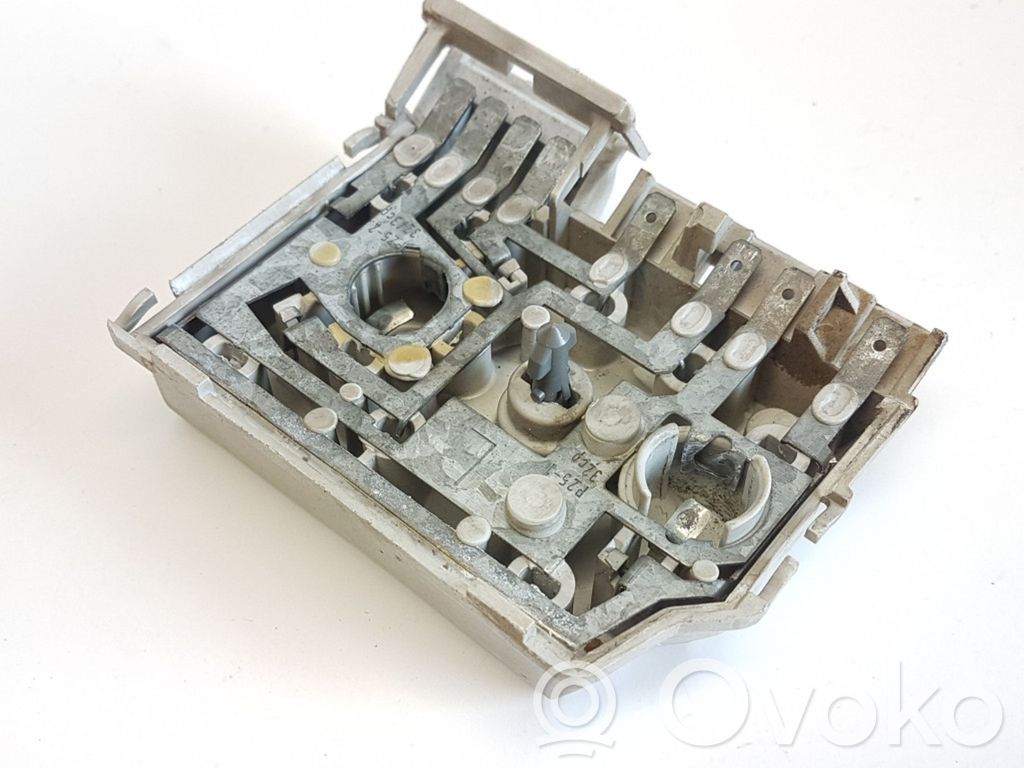 Audi 80 90 B3 Galinio žibinto detalė 