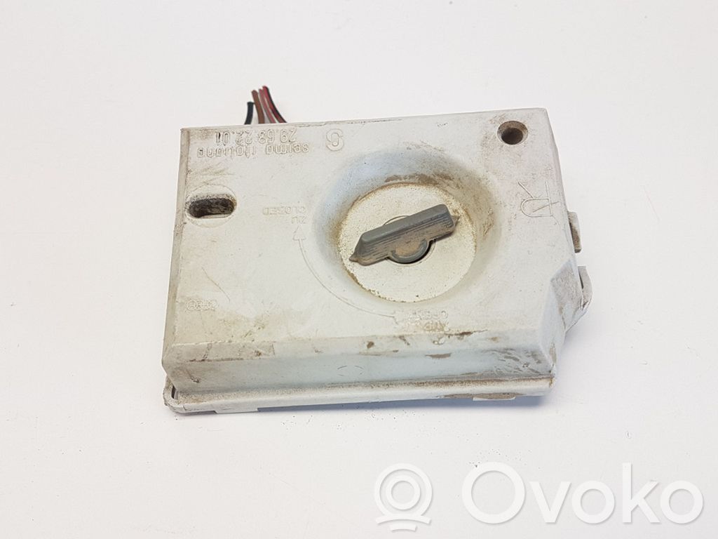 Audi 80 90 B3 Galinio žibinto detalė 