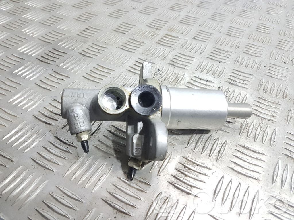 Master brake cylinder   2923