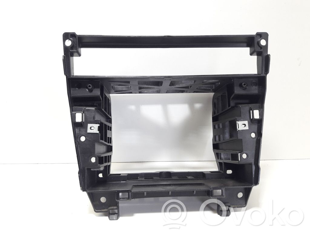 BMW 5 E60 E61 Moldura de la unidad delantera de radio/GPS 