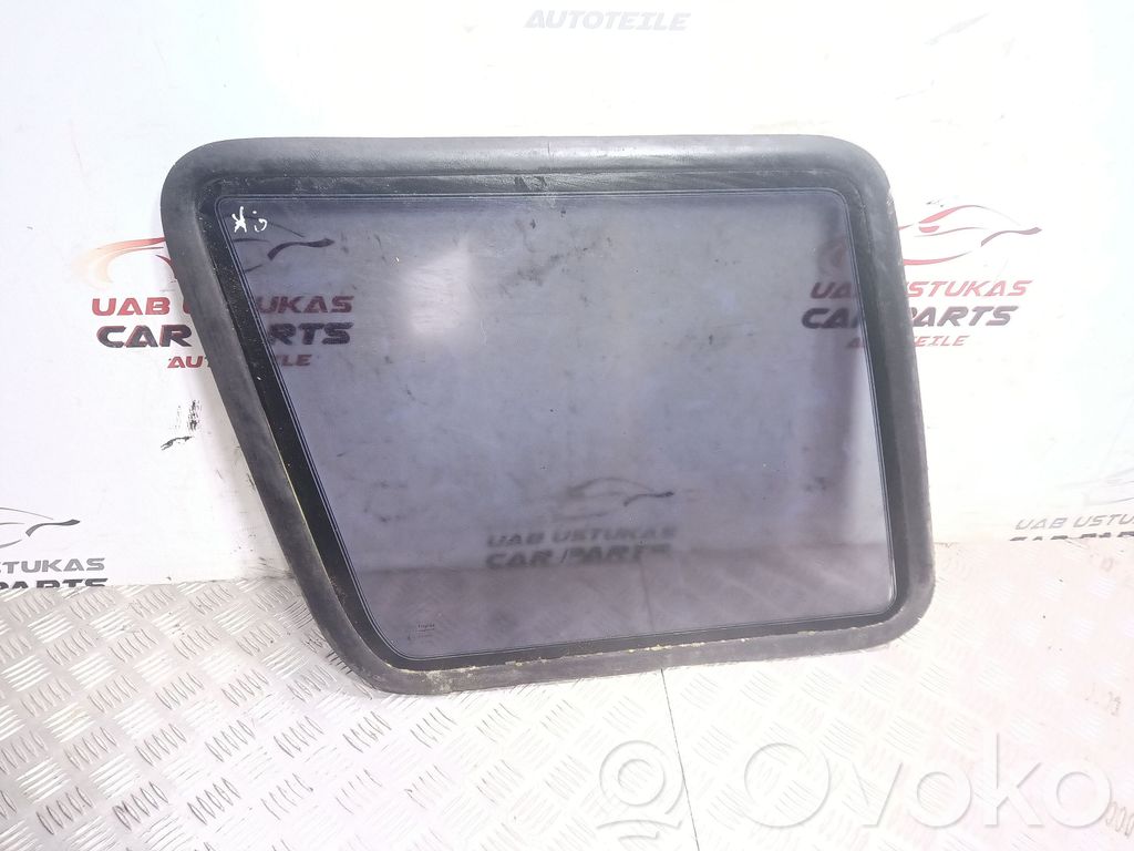 Land Rover Discovery Rear side window 