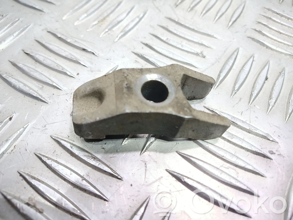 Abrazadera del inyector de combustible