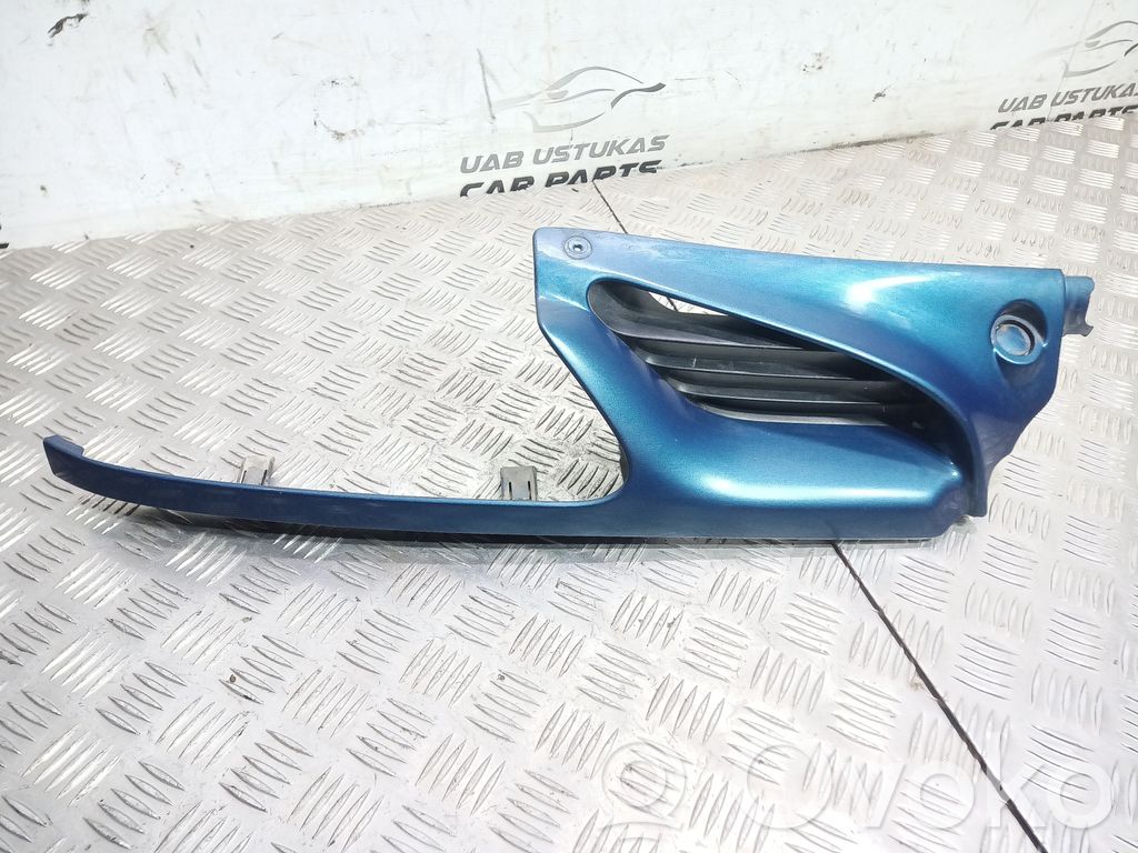 Renault Megane I Etupuskurin ylempi jäähdytinsäleikkö 