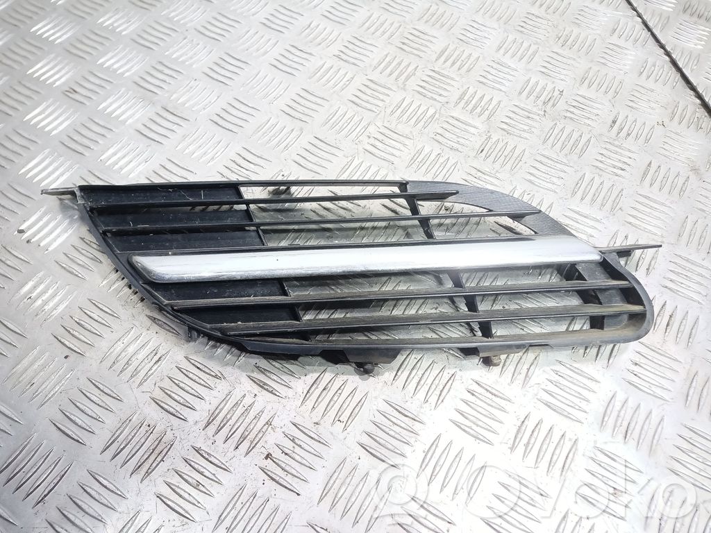 Nissan Almera Tino Front bumper upper radiator grill 
