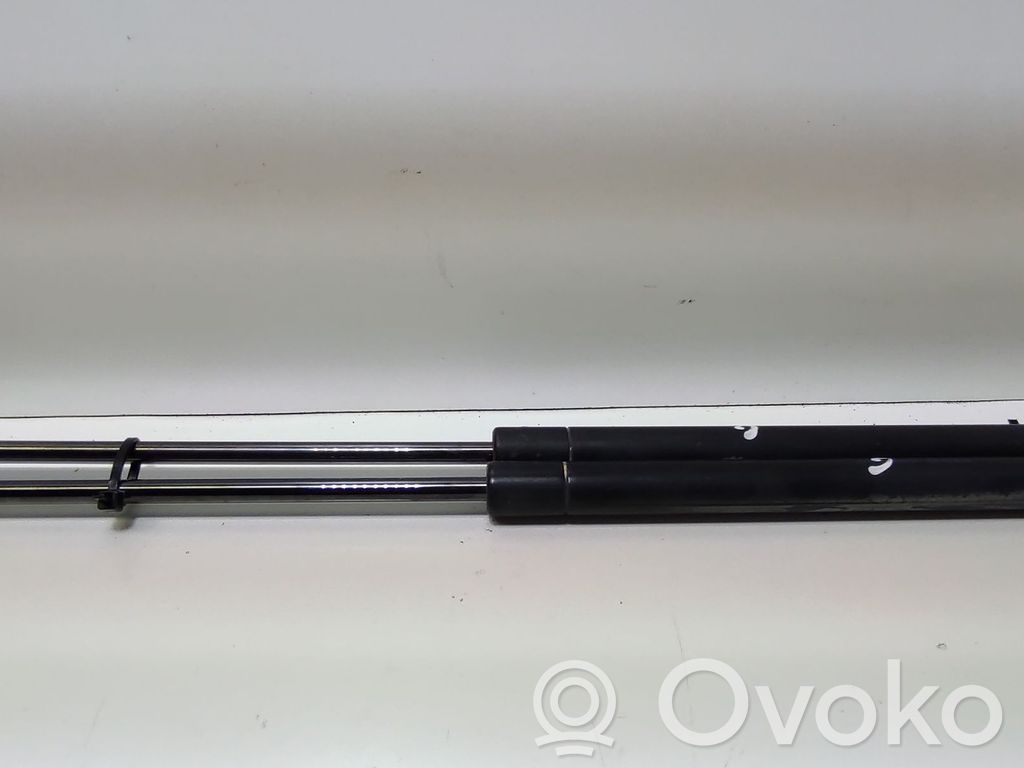 Volkswagen Golf III Tailgate/trunk strut/damper 