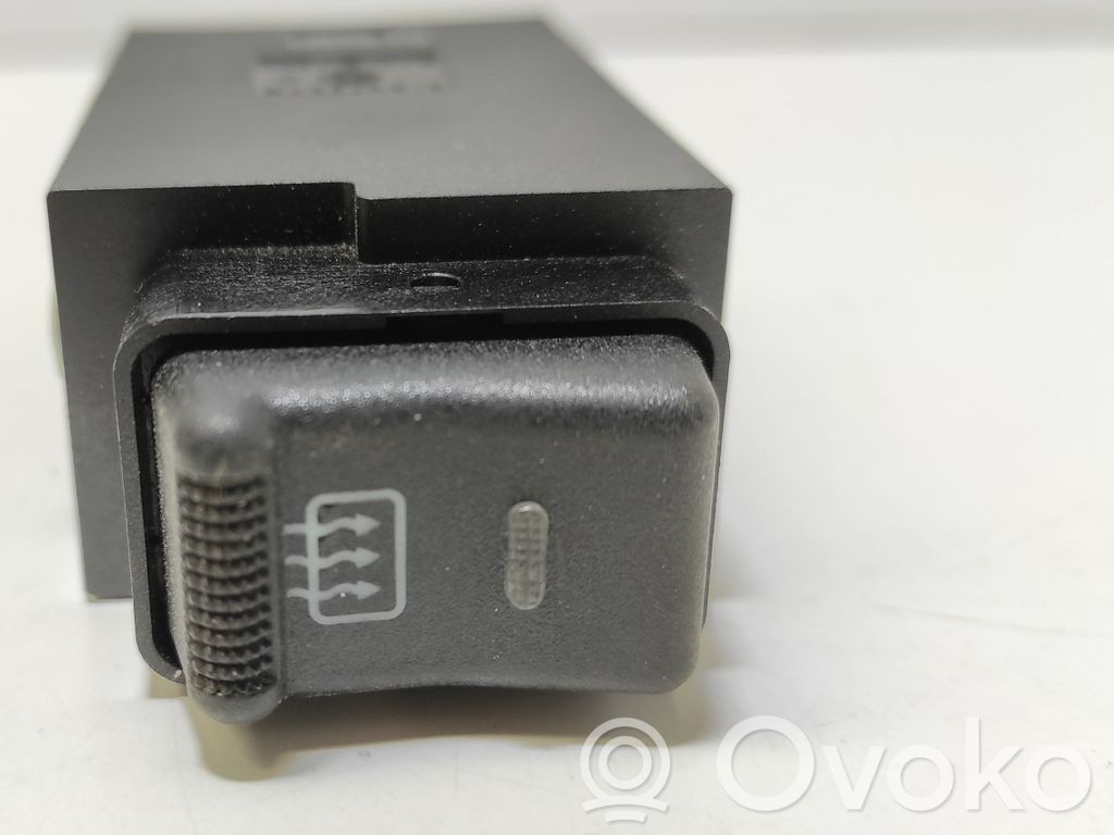 Chrysler PT Cruiser Windscreen/window heater switch 
