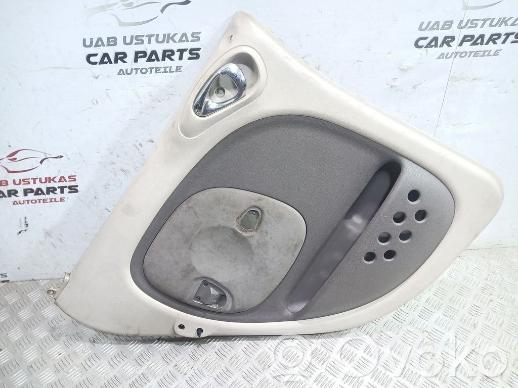 Chrysler PT Cruiser Moldura del tarjetero de la puerta trasera 