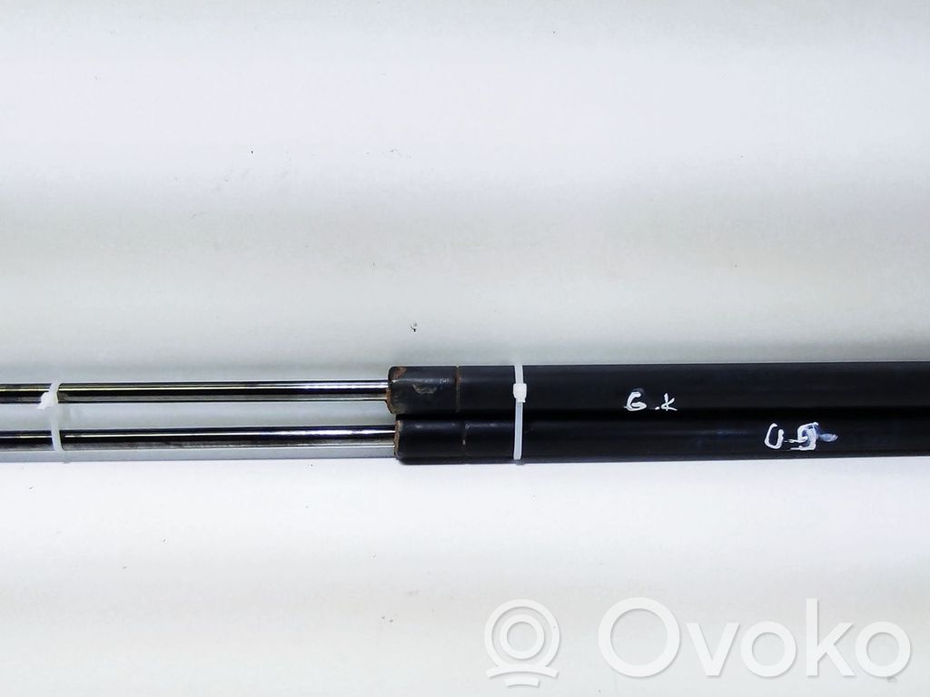 Volkswagen Golf III Tailgate/trunk strut/damper 