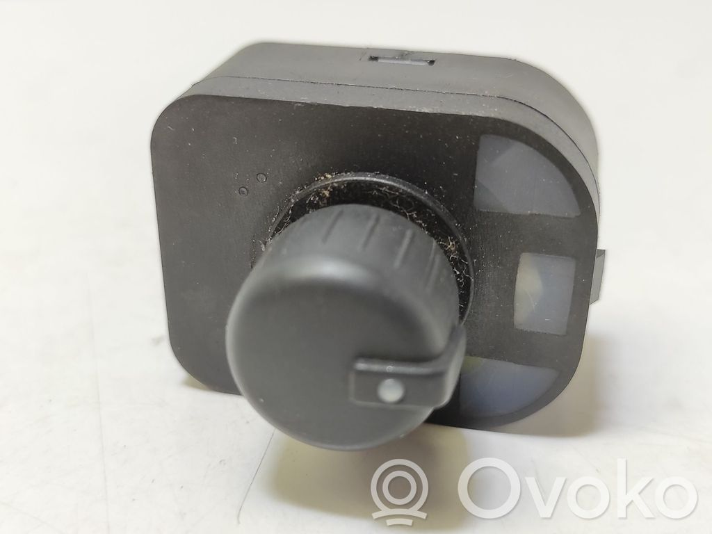 Wing mirror switch   8E0959563