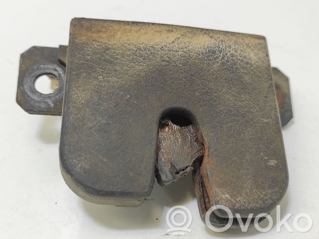 Volkswagen PASSAT B5 Tailgate/trunk/boot lock/catch/latch 