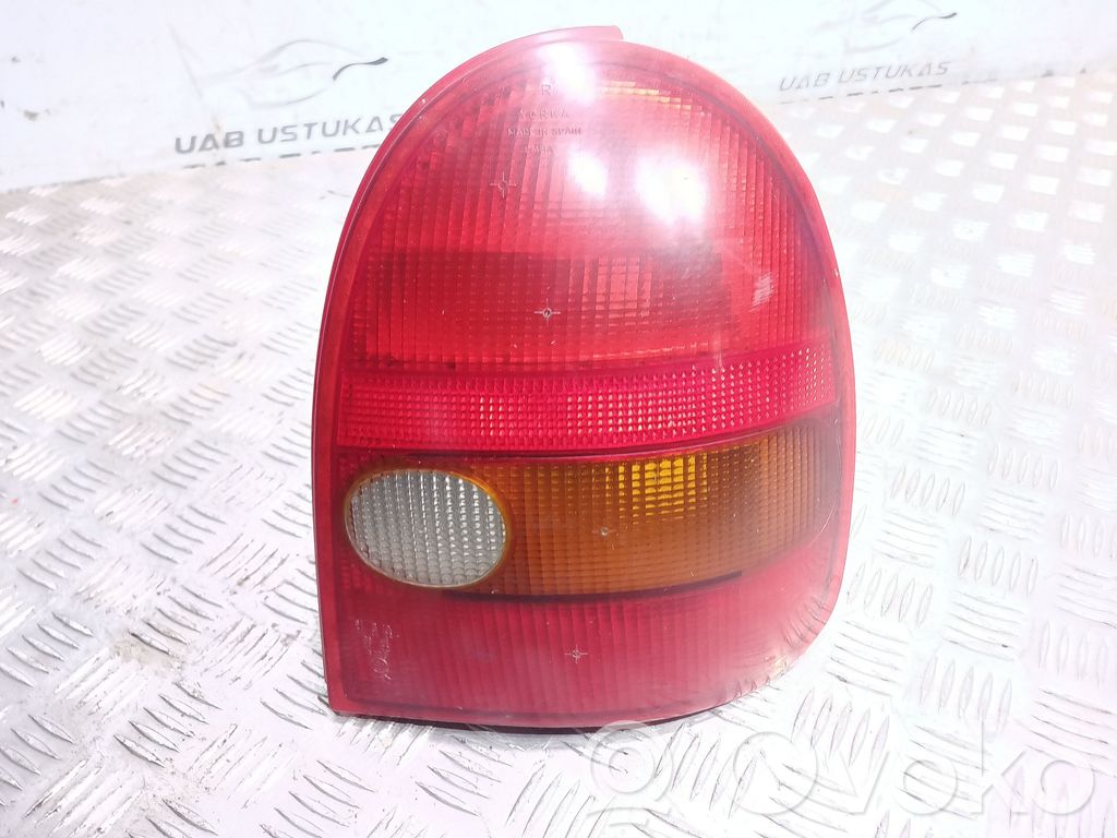 Opel Corsa B Aizmugurējais lukturis virsbūvē 