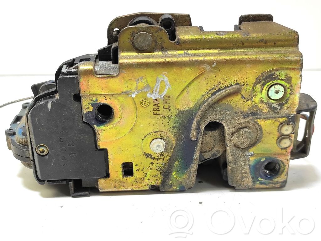 Volkswagen PASSAT B5 Front door lock 