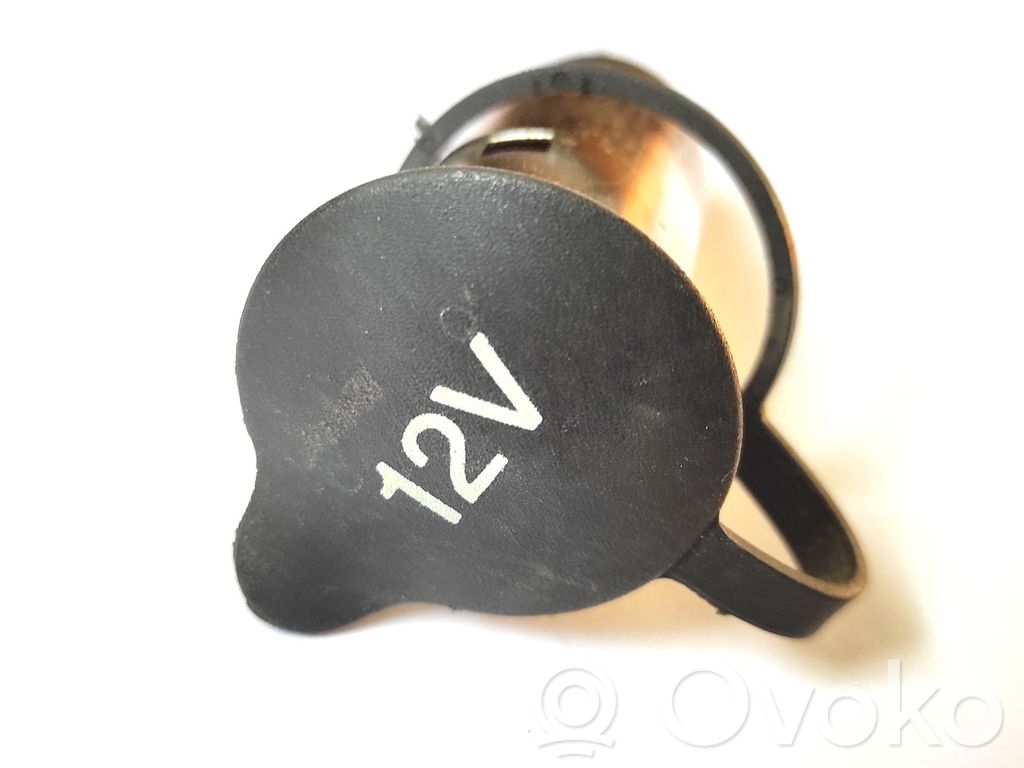 Ford Mondeo Mk III 12 V Socket (front) 