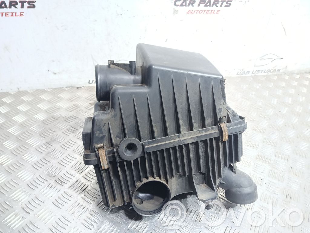 Mazda CX-7 Air filter box 