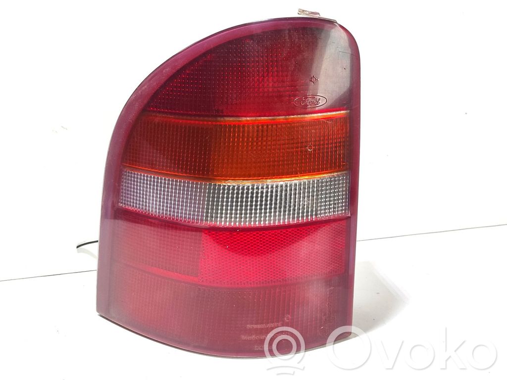Luz trasera/de freno   93BG13N004