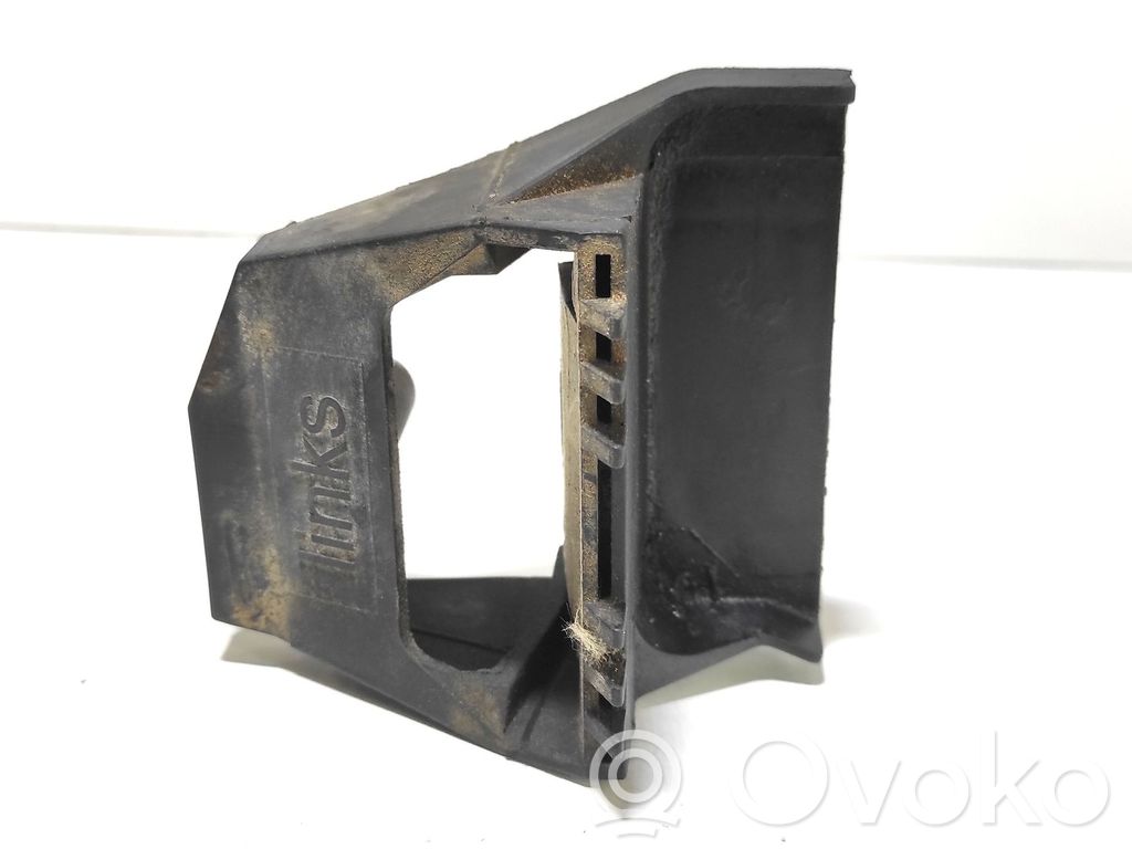 BMW 5 E39 Radiator mount bracket 
