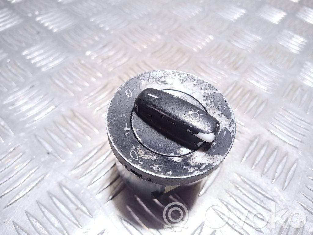 Volkswagen Golf V Light switch 