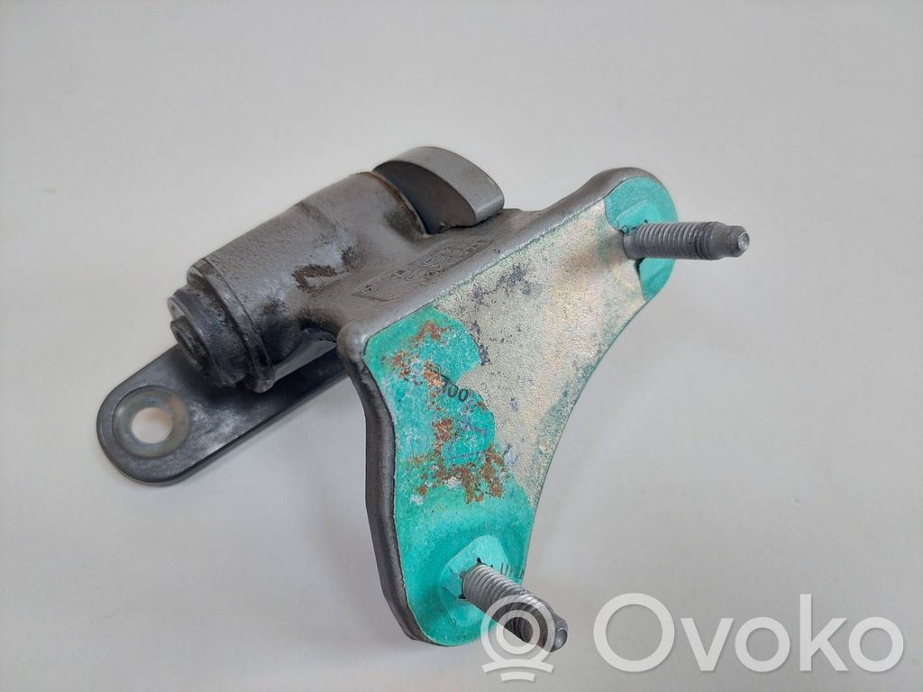 Mercedes-Benz C W204 Front door lower hinge 