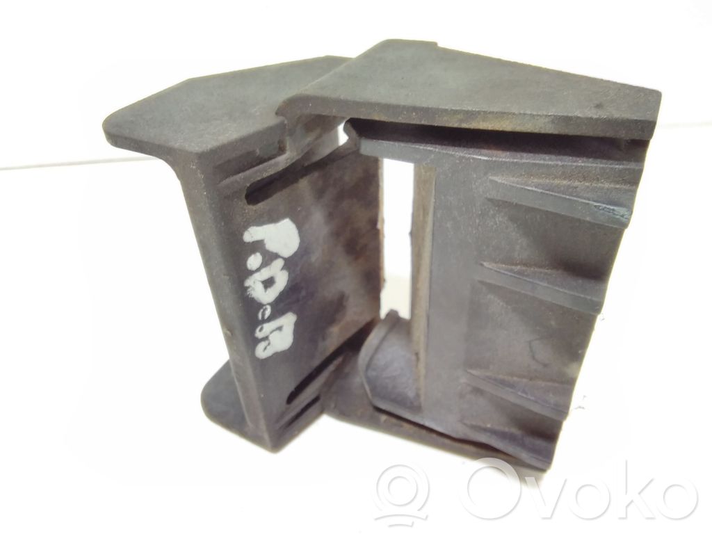 Land Rover Range Rover L322 Radiator mount bracket 