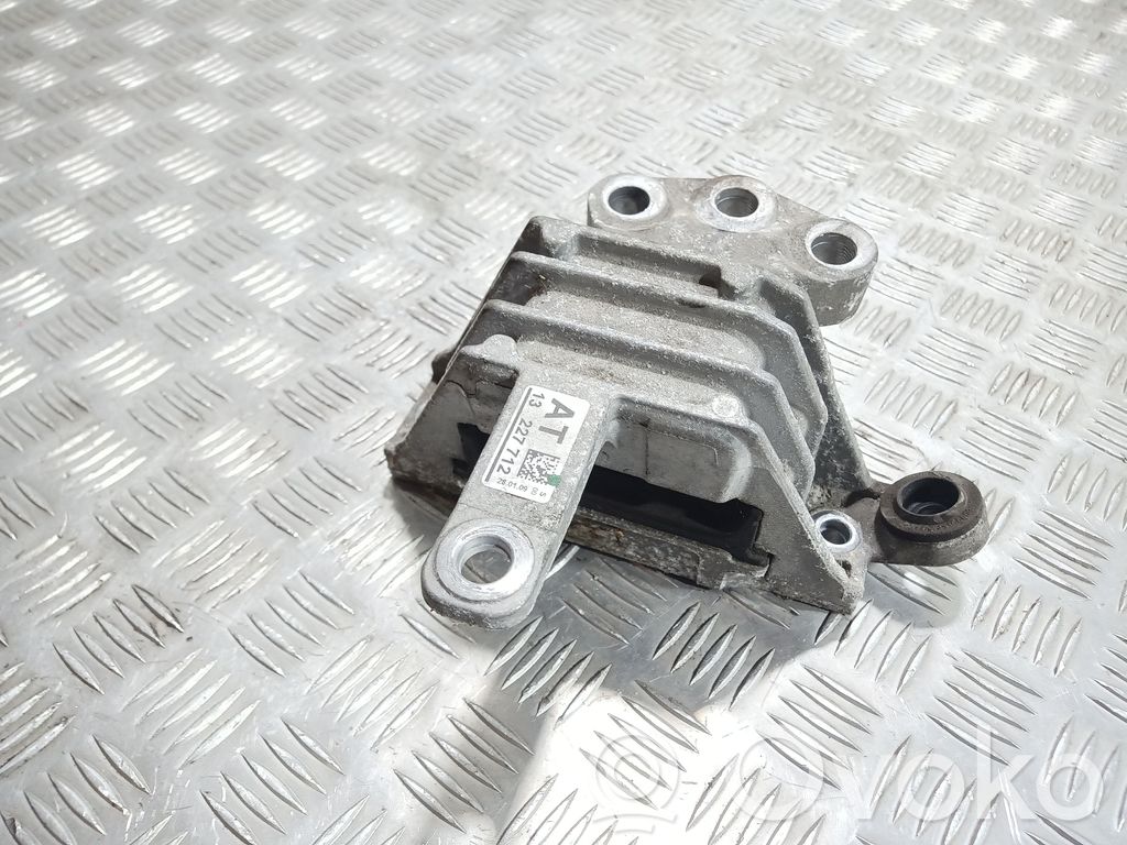 Opel Insignia A Engine mount bracket 