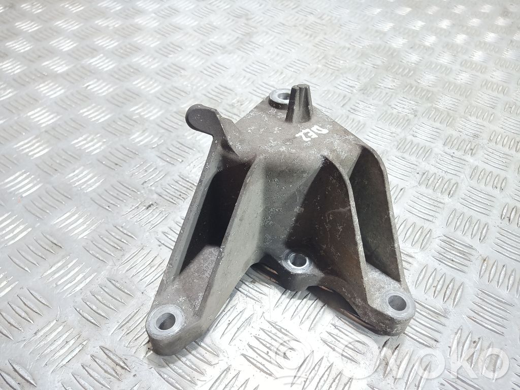 Opel Insignia A Gearbox mounting bracket 