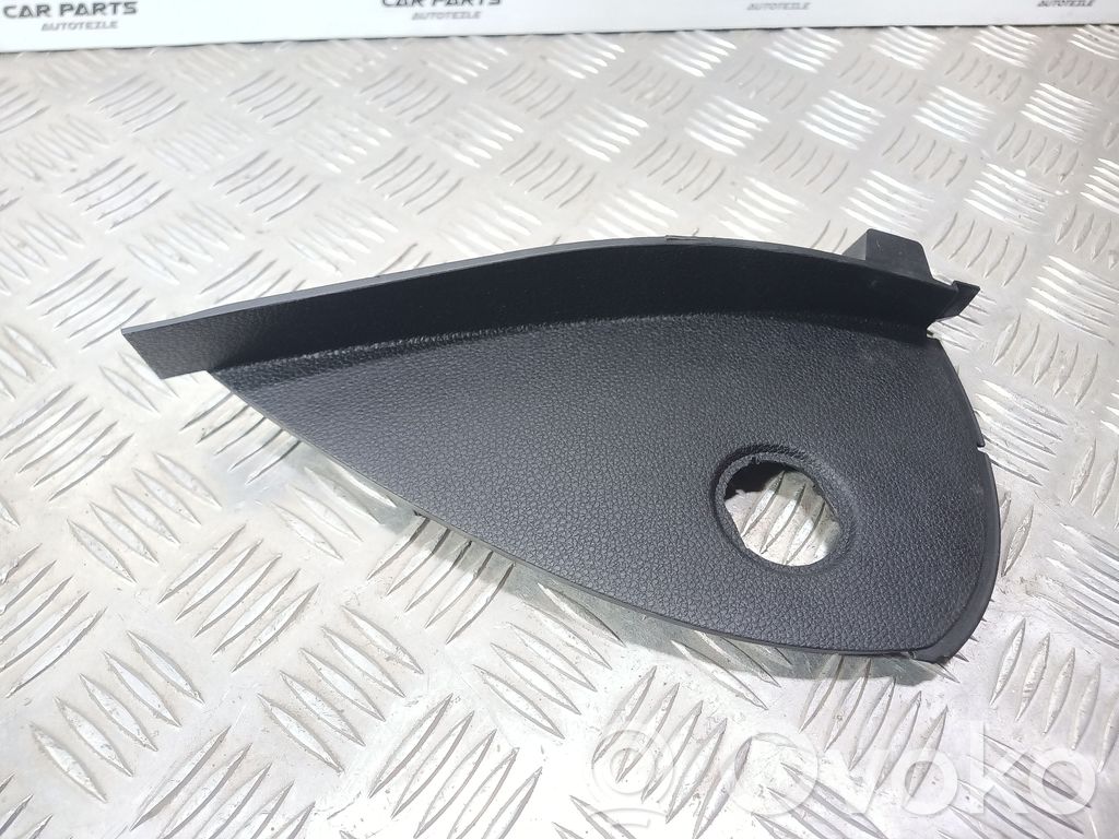 BMW 1 E81 E87 Kita panelės detalė 