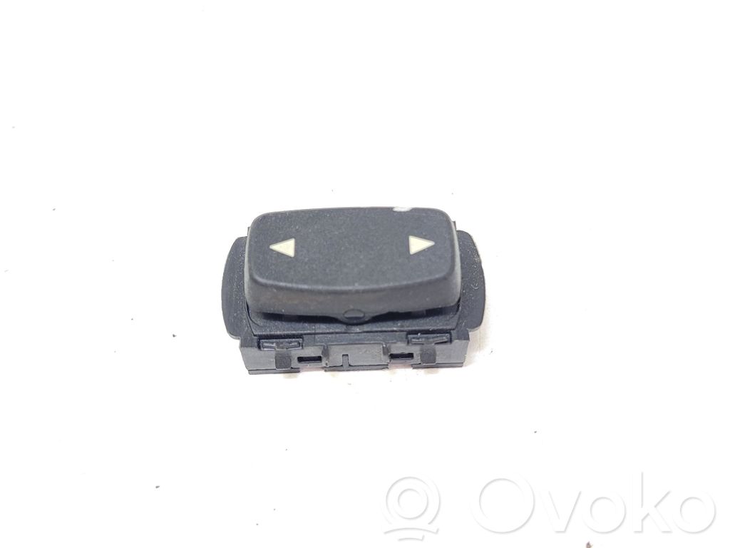 Seat control switch   6935253