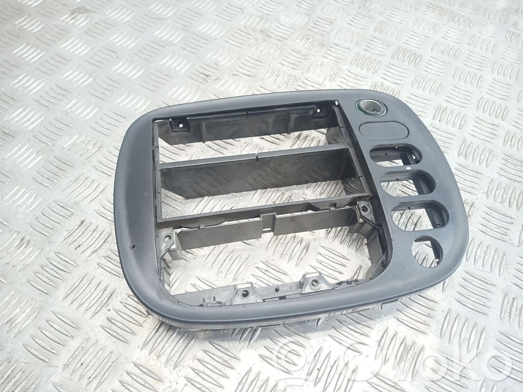 Volkswagen Sharan Radio/GPS head unit trim 