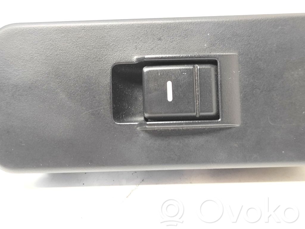 Land Rover Discovery 3 - LR3 Electric window control switch 
