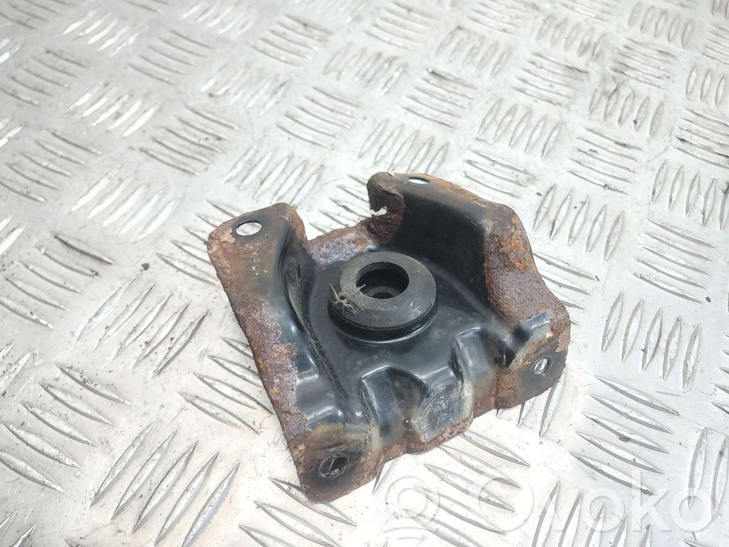 Subaru Forester SH Radiator mount bracket 