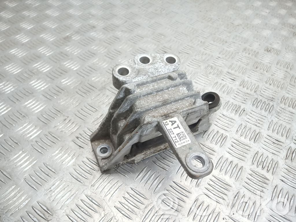 Engine mount bracket   13227712