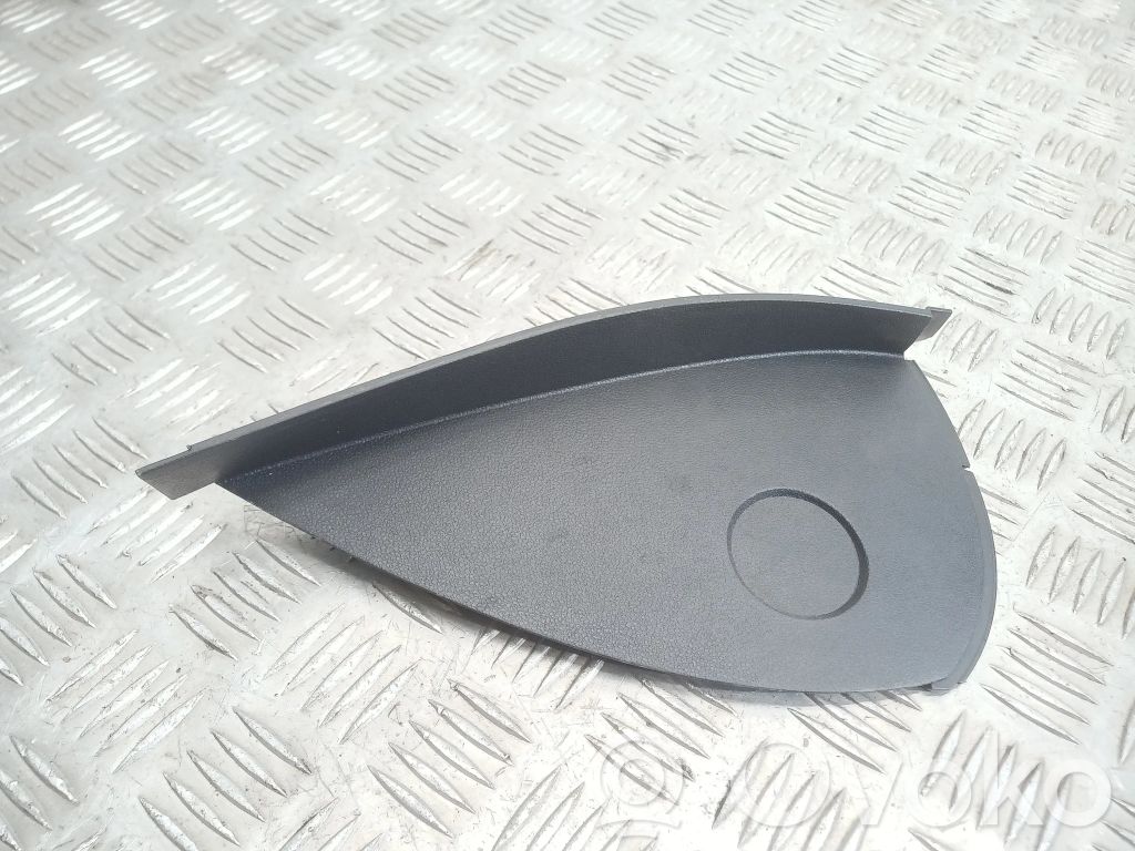 BMW 1 E81 E87 Kita panelės detalė 