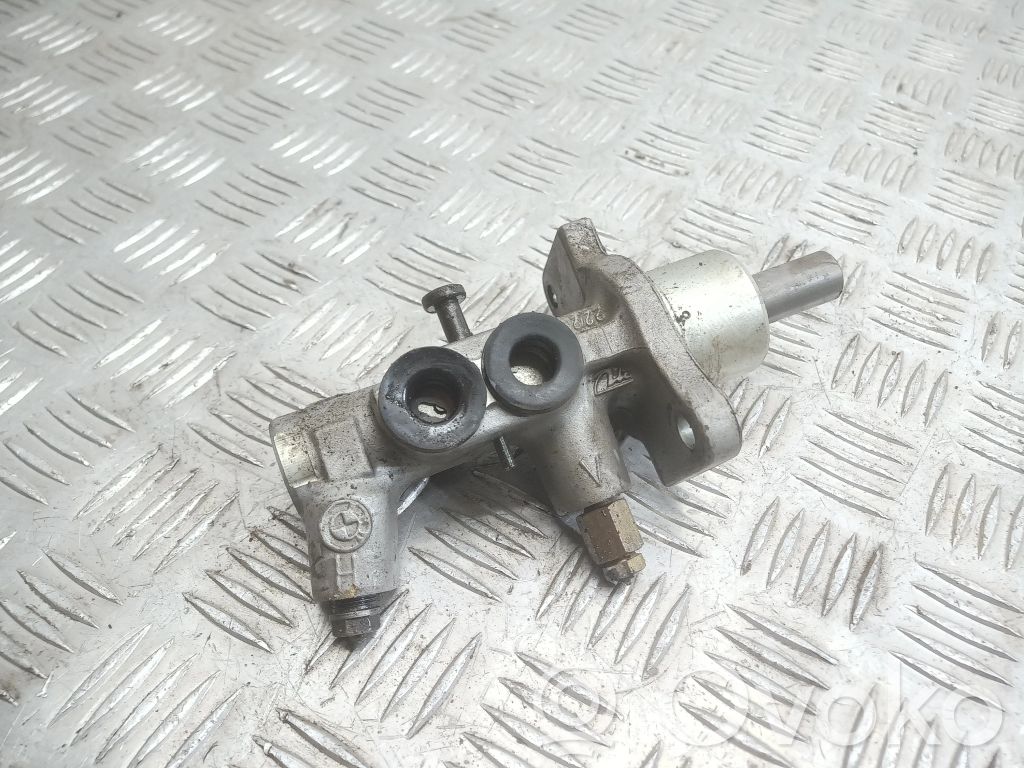Master brake cylinder