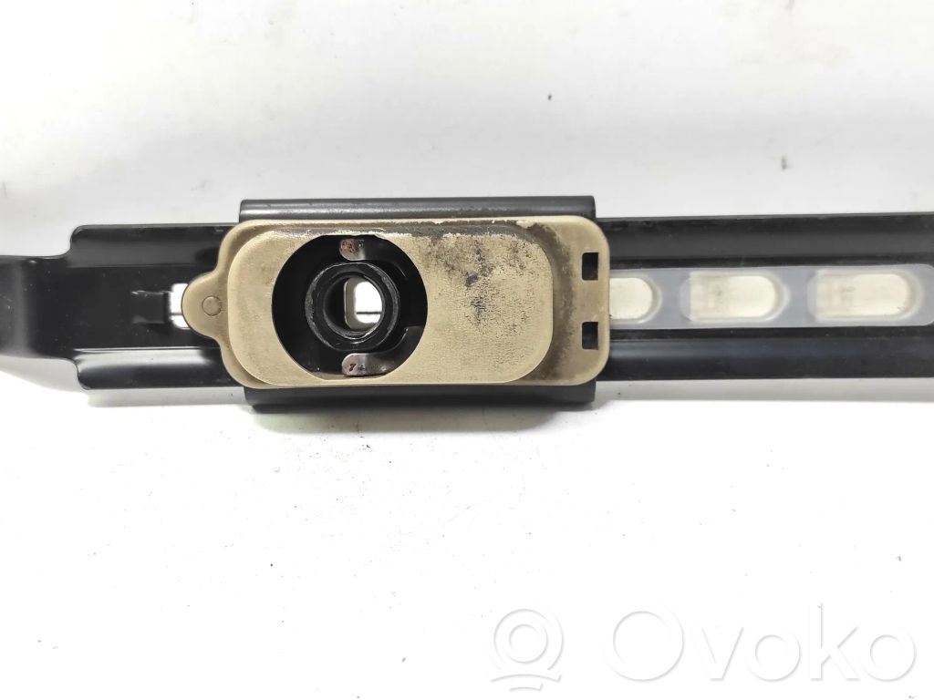 Toyota Corolla Verso E121 Sicherheitsgurt-Einstellschiene 