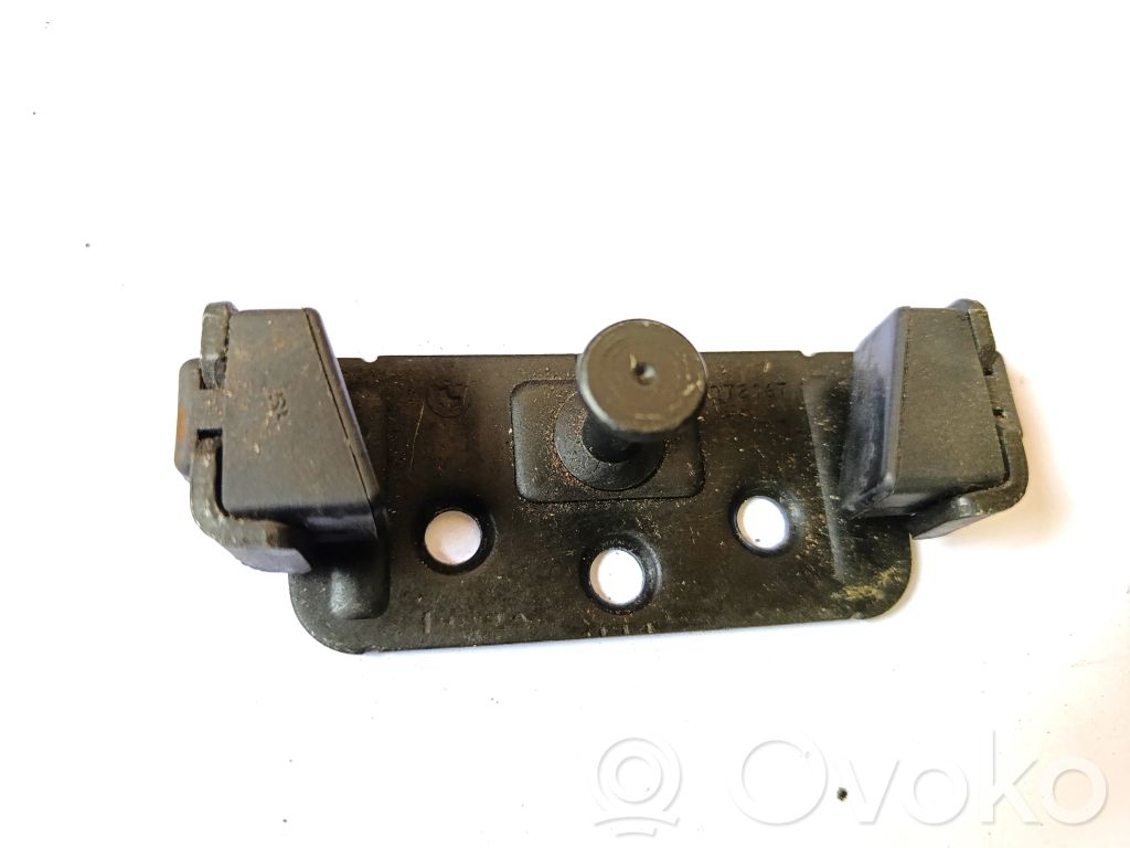 BMW 1 E81 E87 Loading door lock loop/hook striker 