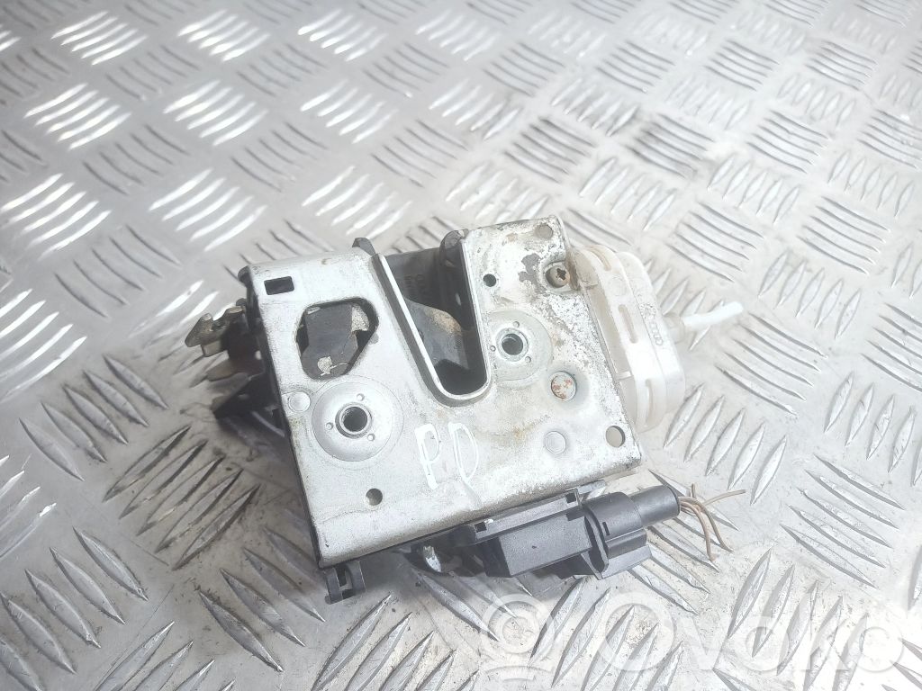 Audi A4 S4 B5 8D Front door lock 