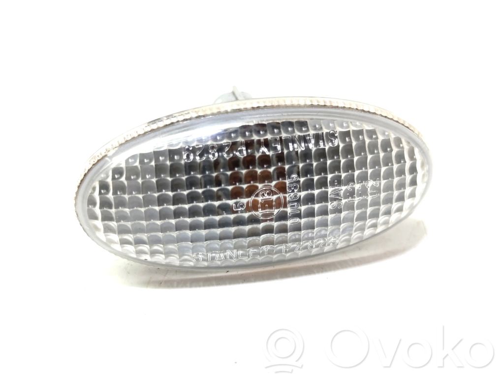 Mazda MPV II LW Front fender indicator light 