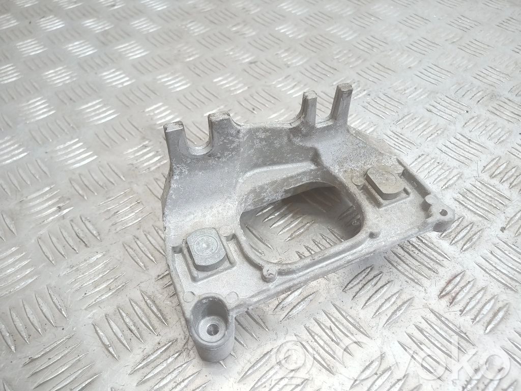 Renault Captur Engine mounting bracket 