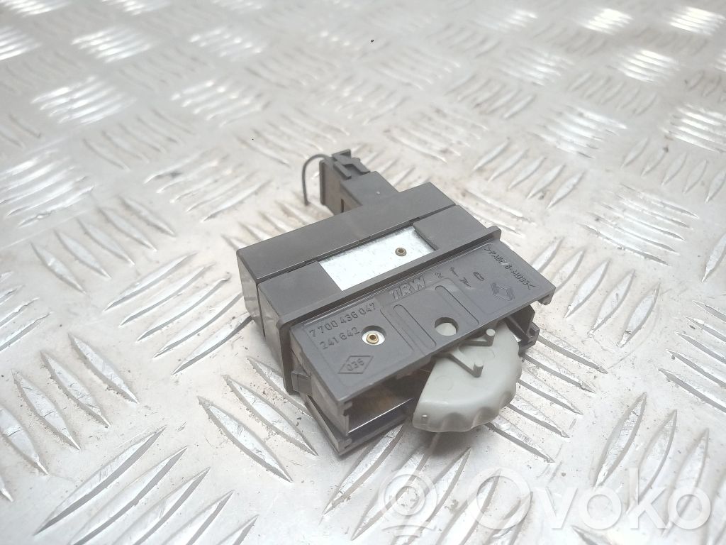 Panel lighting control switch   7700436047