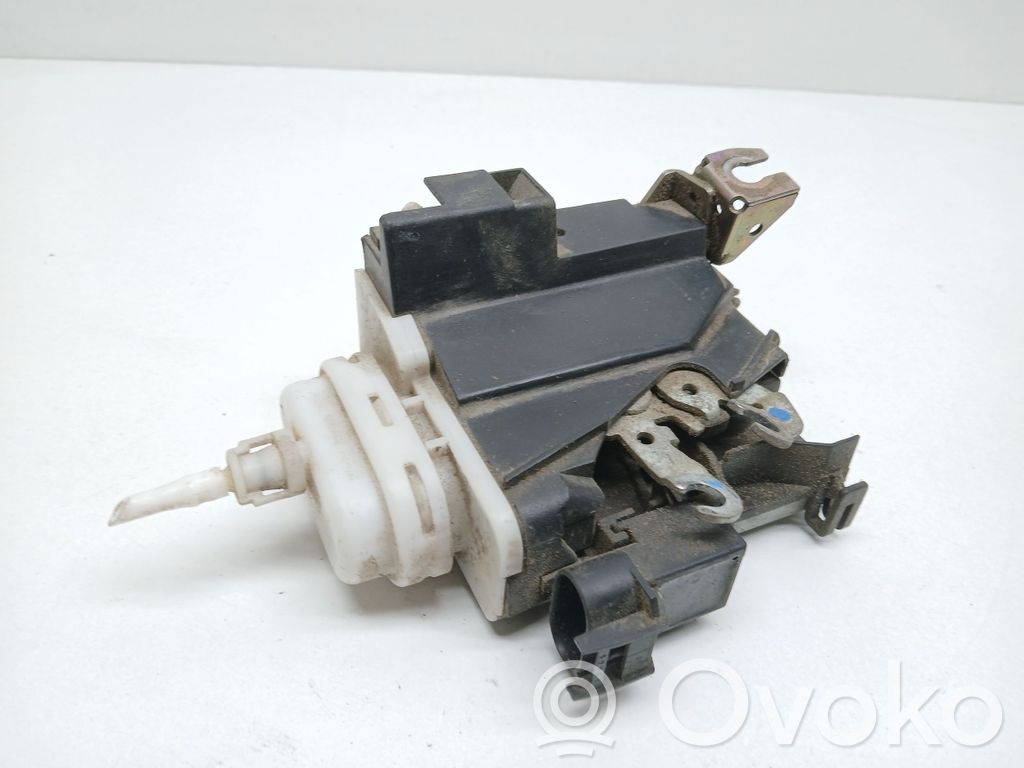 Audi A4 S4 B5 8D Priekšpusē slēdzene 