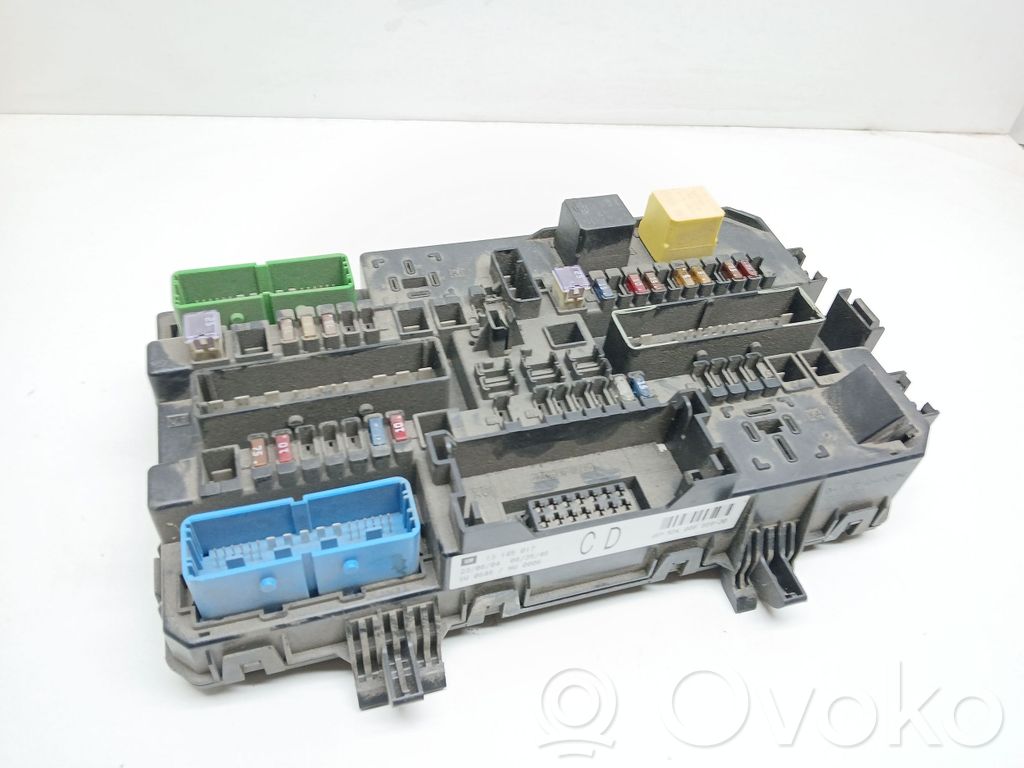 Opel Astra H Fuse module 