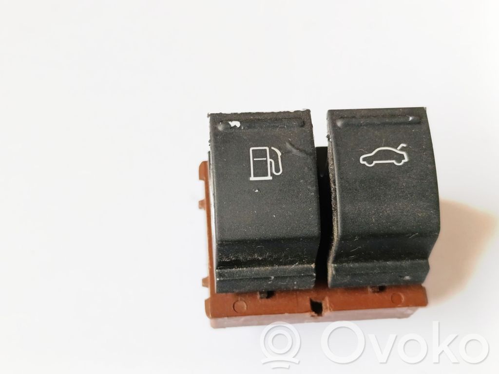 Volkswagen PASSAT B6 Fuel tank opening switch 