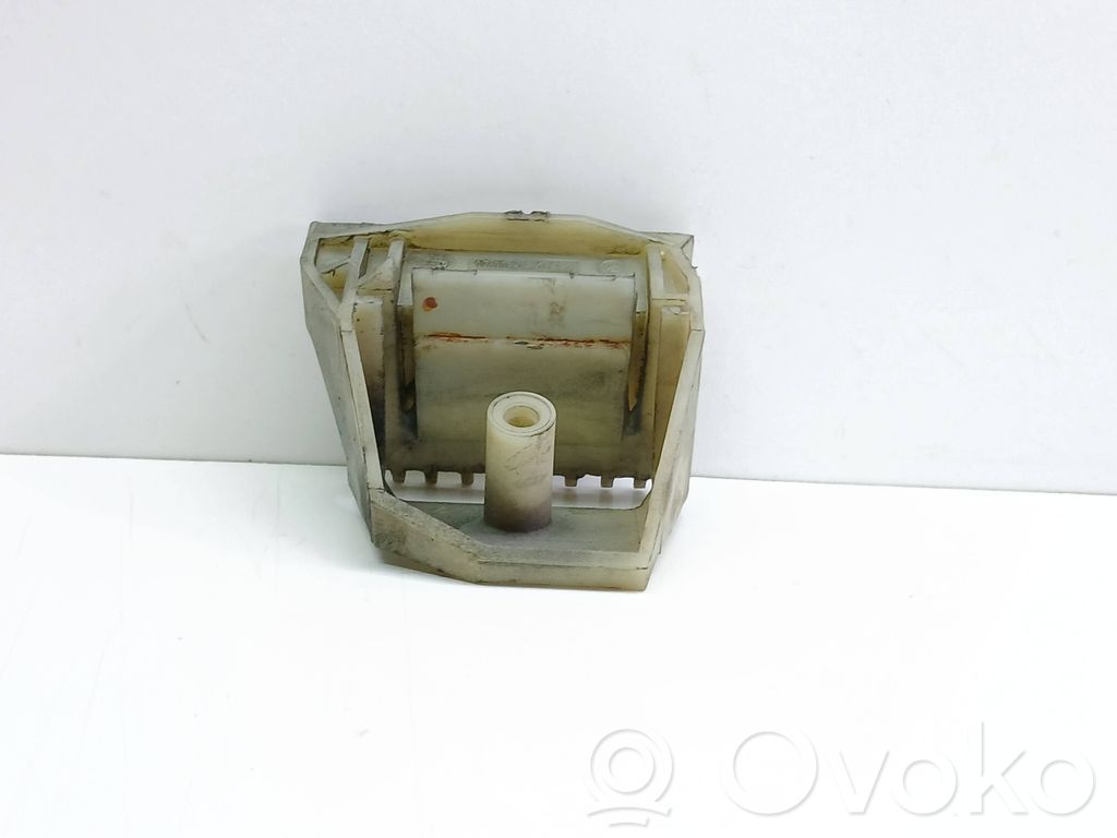 BMW 5 E39 Fixation de radiateur 