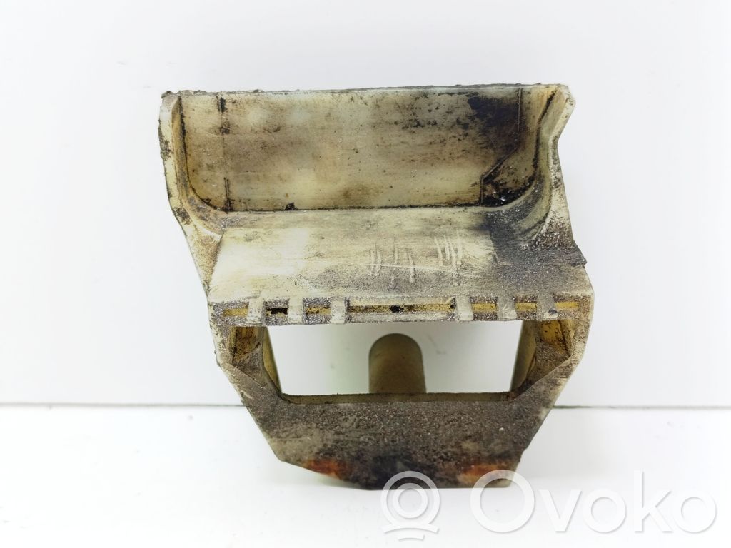 BMW 5 E39 Radiator mount bracket 