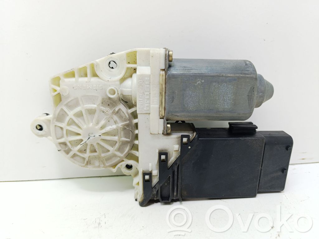 Volkswagen Golf IV Silnik regulatora szyby drzwi przednich 